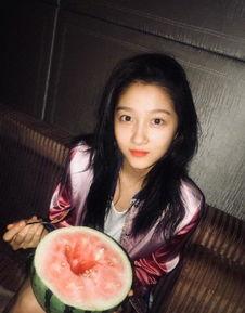 关晓彤吃瓜室友