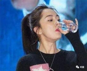 明星喝水,揭秘明星日常生活中的小细节